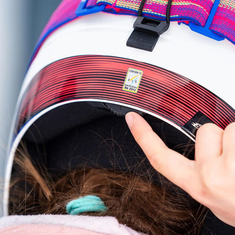 Detská lyžiarska prilba Salomon Equipe Fis + Chinguard Jr white/race blue 9