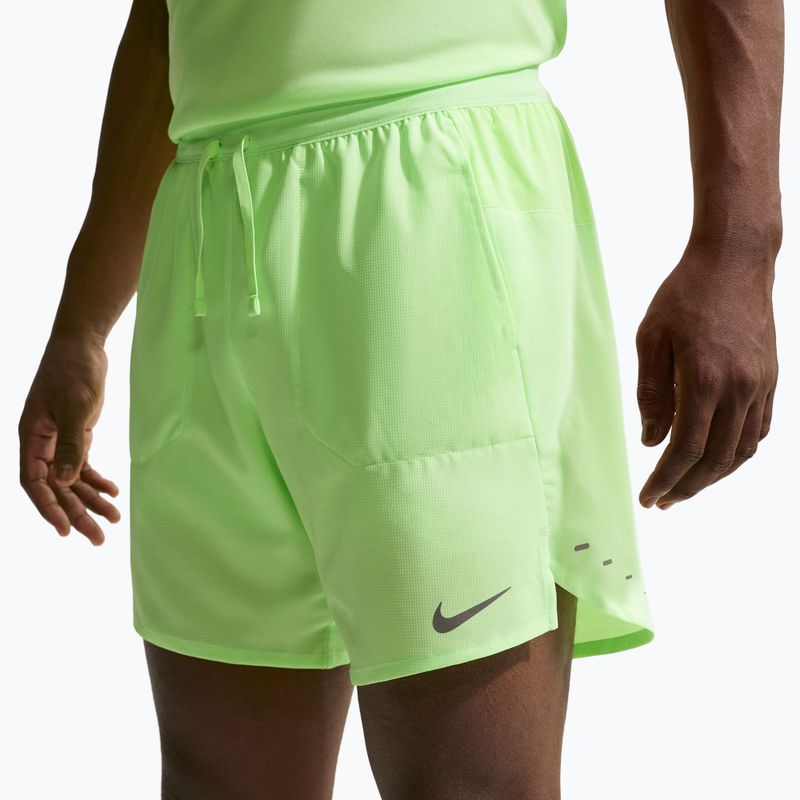 Pánske bežecké šortky Nike Stride Dri-Fit 2in1 7" lime blast
