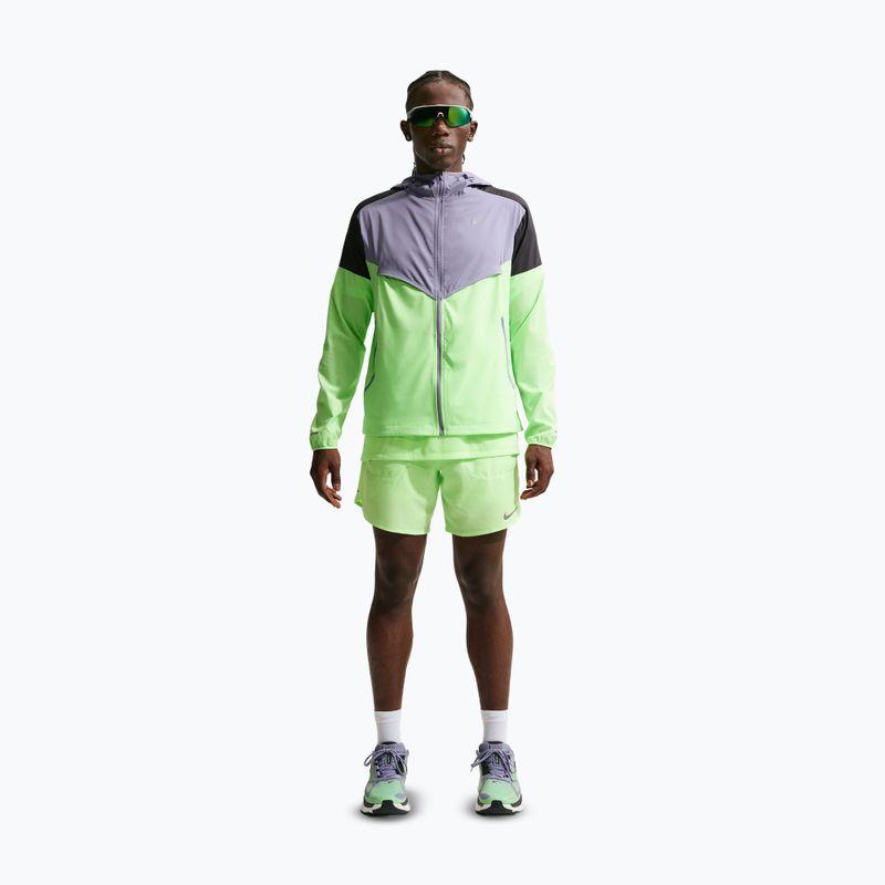 Pánske bežecké šortky Nike Stride Dri-Fit 2in1 7" lime blast 3