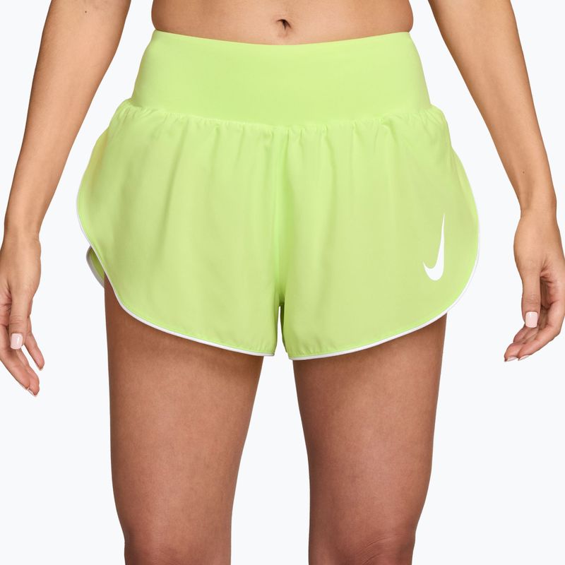 Dámske bežecké šortky Nike Tempo Swoosh Dri-Fit Mid-Rise Brief-Lined light lemon twist/white