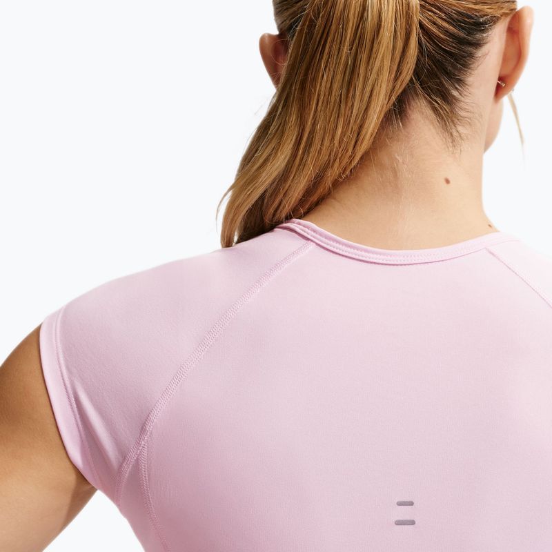Dámske bežecké tričko Nike Swoosh Run Dri-Fit pink foam/photon dust/white 5