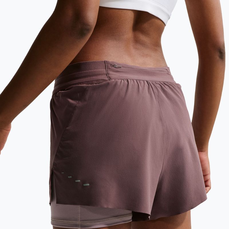 Dámske bežecké šortky Nike Swift Mid-Rise 2in1 tattoo/light violet ore 5