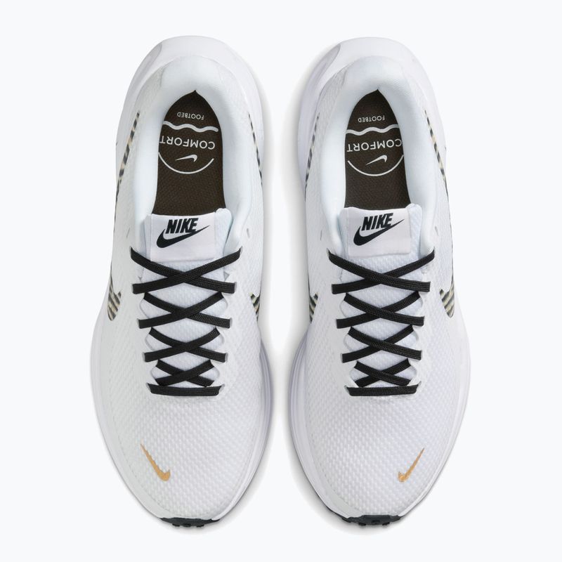 Dámske bežecké topánky Nike Revolution 8 white/metallic gold/black 5