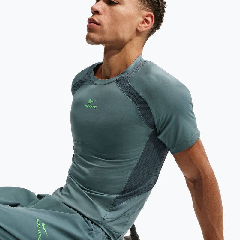 Pánske tréningové tričko Nike Pro Training Dri-Fit mineral slate/faded spruce/green strike 4