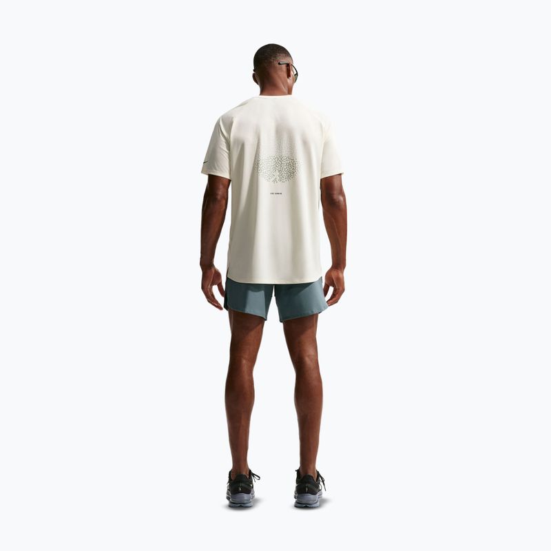 Pánske bežecké šortky Nike Stride Dri-Fit 2in1 7" mineral slate 3