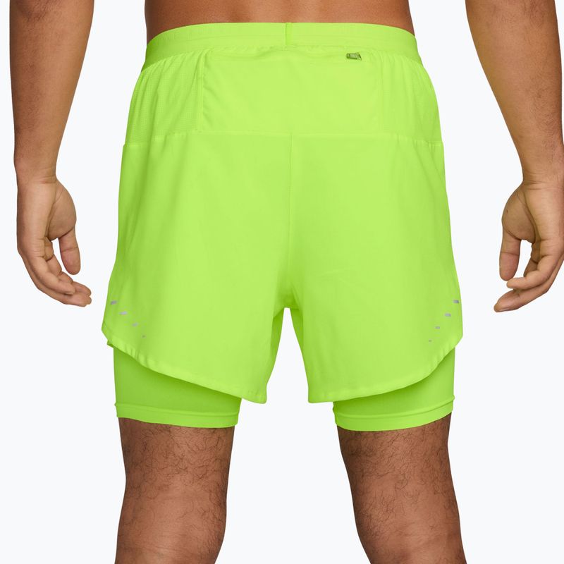 Pánske bežecké šortky Nike Stride Dri-Fit Hybrid 5" volt ice 2