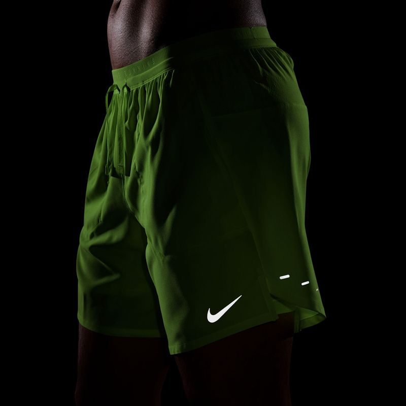 Pánske bežecké šortky Nike Stride Dri-Fit 2in1 7" volt ice 7