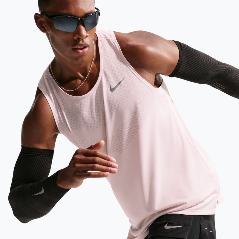 Pánske bežecké tričko Nike Stride Dri-Fit ADV silt red 4