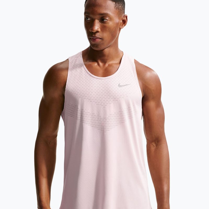 Pánske bežecké tričko Nike Stride Dri-Fit ADV silt red 5