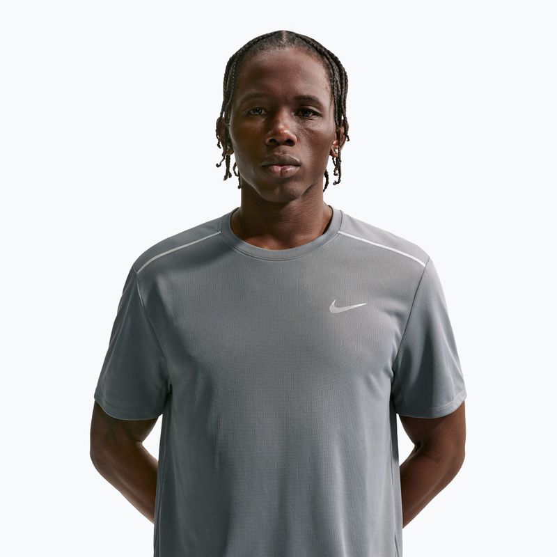 Pánske bežecké tričko Nike Miler Dri-Fit UV smoke grey 4