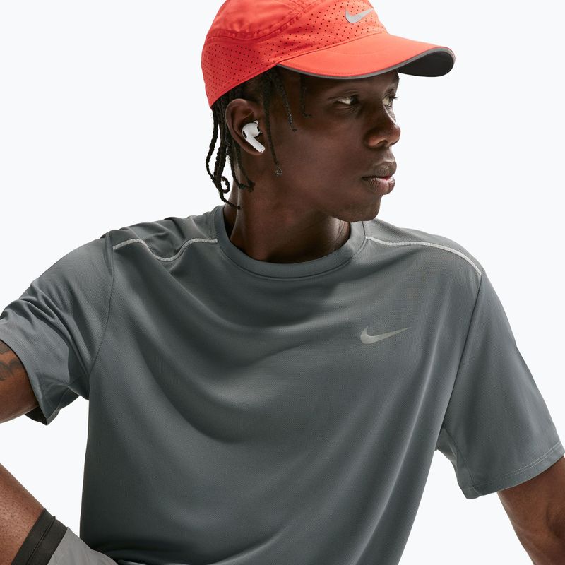 Pánske bežecké tričko Nike Miler Dri-Fit UV smoke grey 6