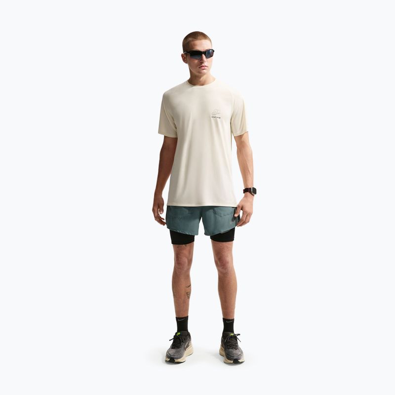 Pánske bežecké tričko Nike Stride Dri-Fit ADV coconut milk 2