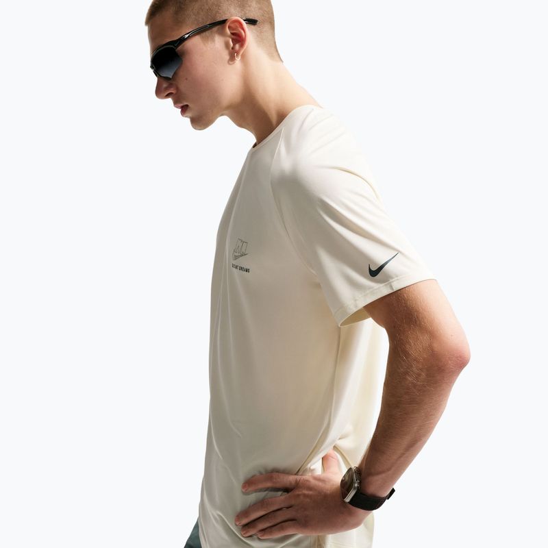 Pánske bežecké tričko Nike Stride Dri-Fit ADV coconut milk 6