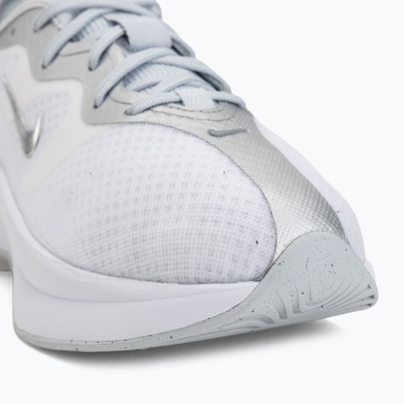 Dámske topánky Nike Motiva 2 white/pure platinum/metallic silver 7