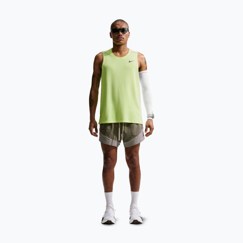Pánske bežecké šortky Nike Stride Dri-Fit Brief-Lined 5" light army/spruce fog 2