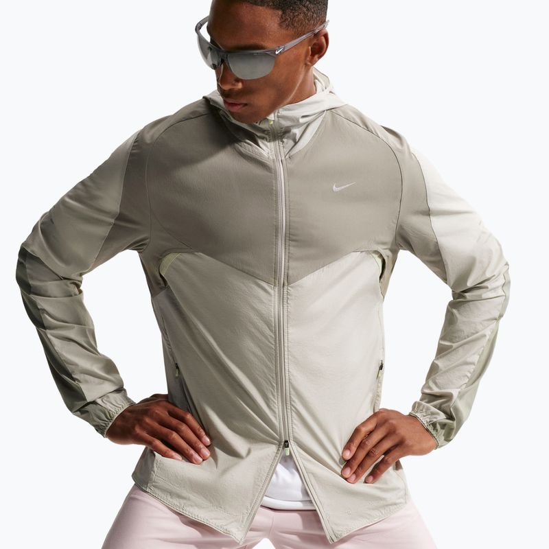 Pánska bežecká bunda Nike Stride Dri-Fit light army/spruce fog 4