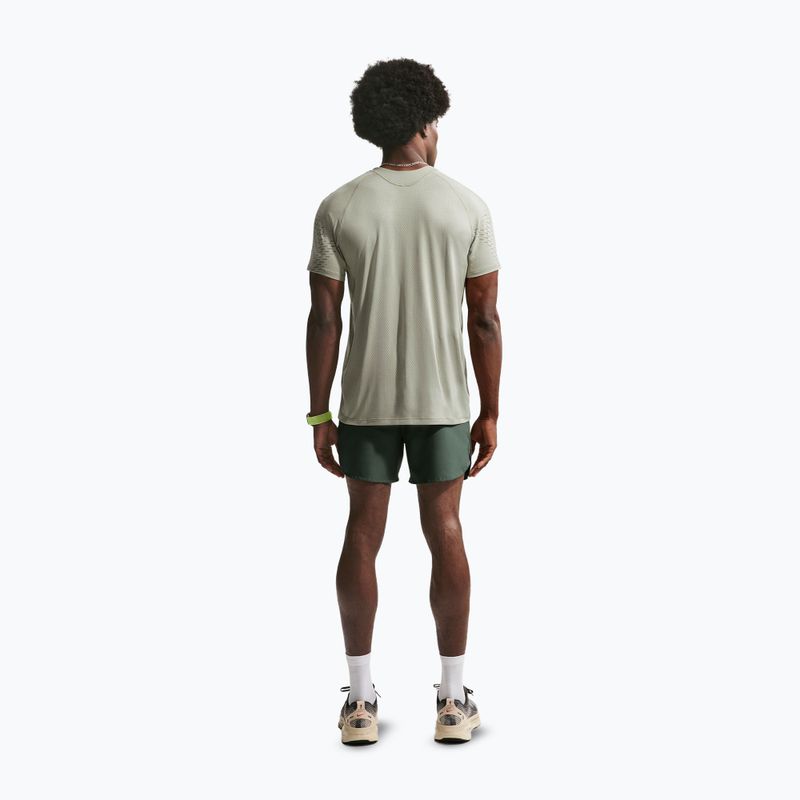 Pánske bežecké tričko Nike Stride Dri-Fit ADV spruce fog/light army 3