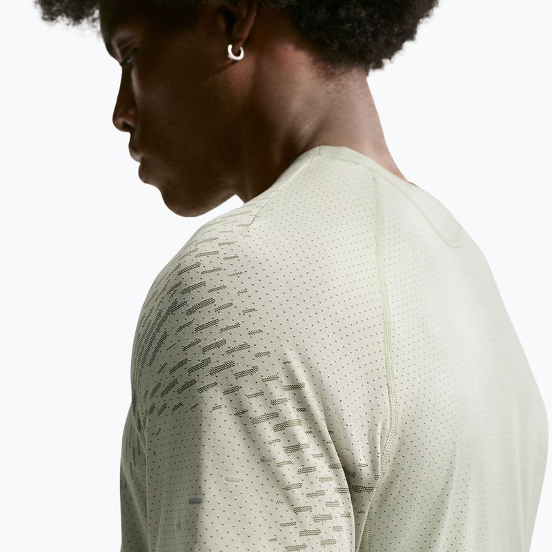 Pánske bežecké tričko Nike Stride Dri-Fit ADV spruce fog/light army 6