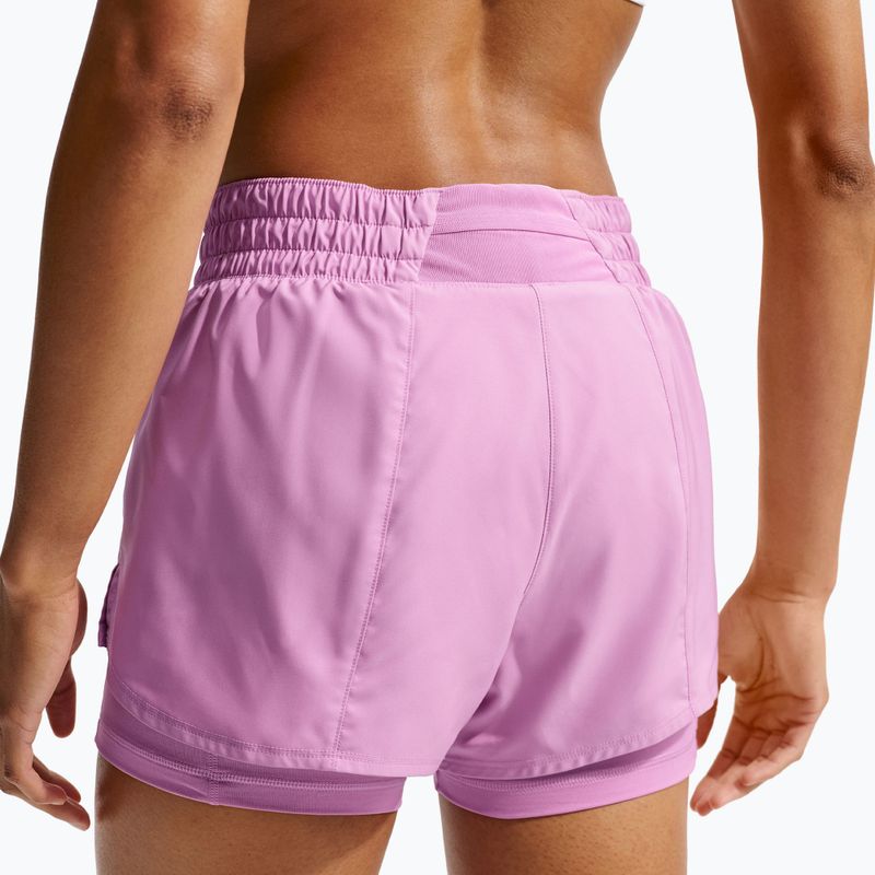 Dámske bežecké šortky Nike One Dri-FIT 2IN1 light magenta/white 4