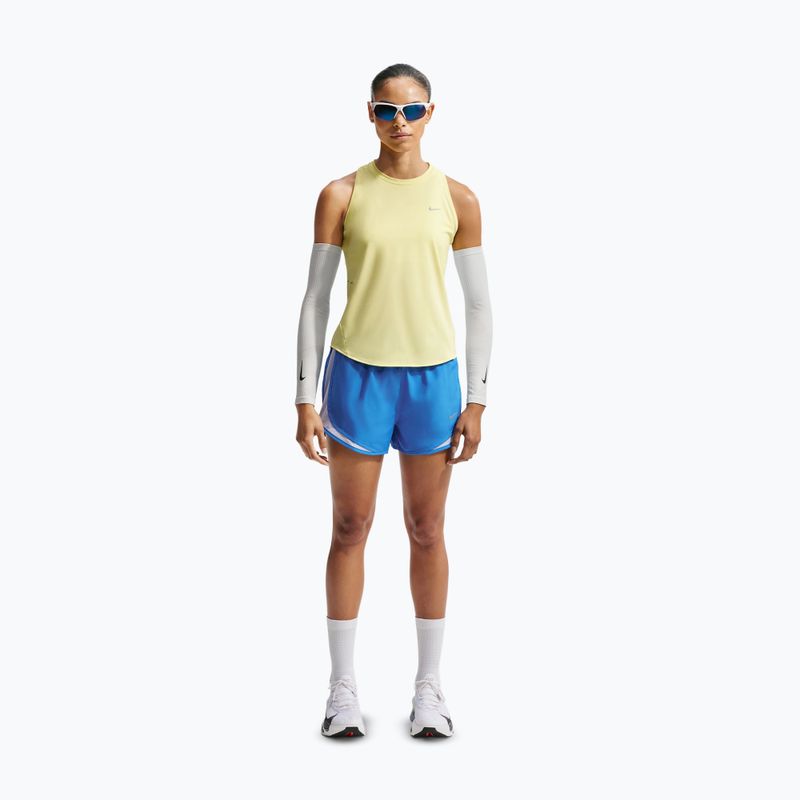 Dámske bežecké šortky Nike Tempo Dri-Fit Mid-Rise light photo blue 2