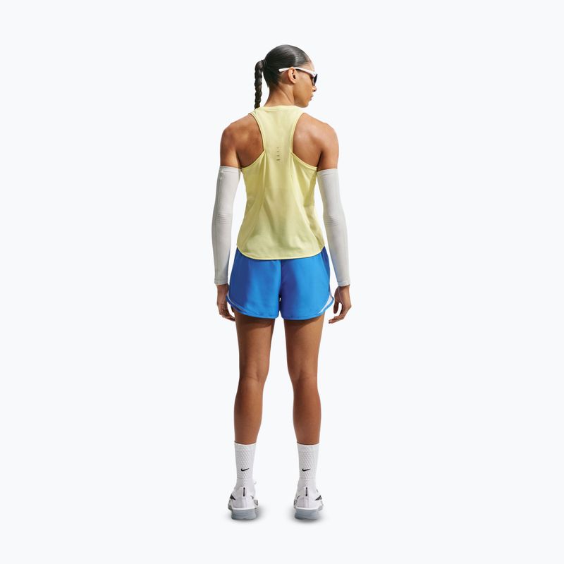 Dámske bežecké šortky Nike Tempo Dri-Fit Mid-Rise light photo blue 3