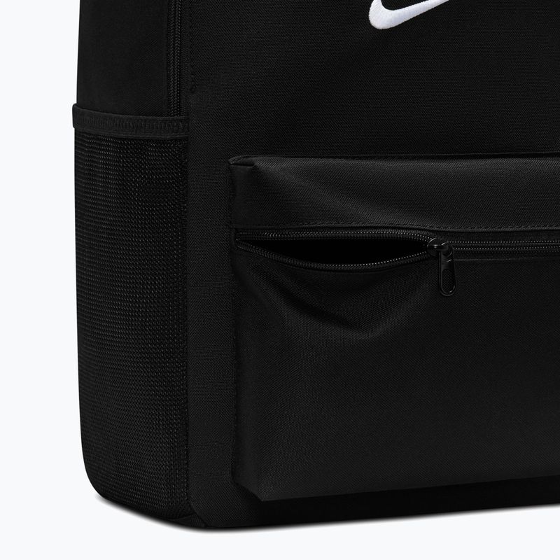Mestský batoh Nike Heritage 23 l black/white 5
