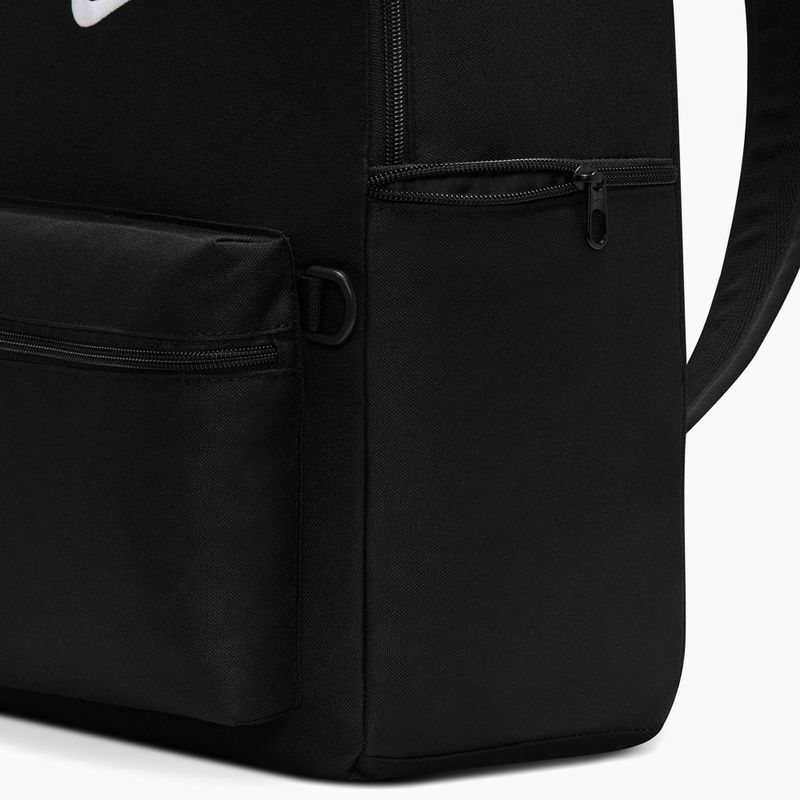 Mestský batoh Nike Heritage 23 l black/white 6