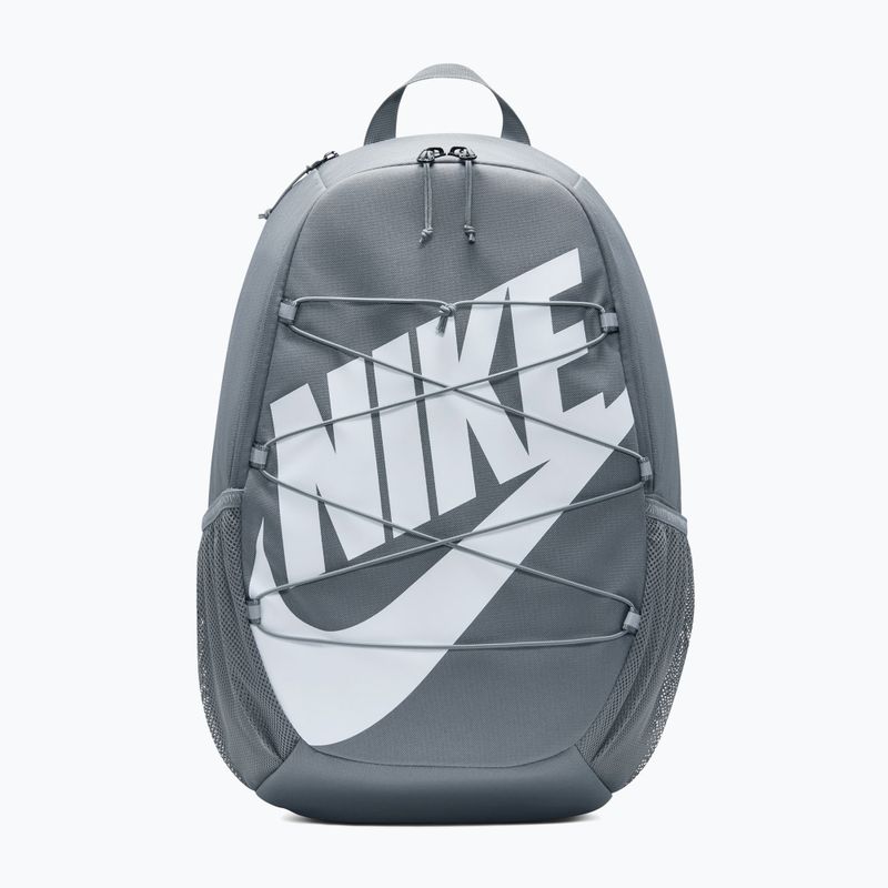 Mestský batoh Nike Heritage Sweep 25 l smoke grey/smoke grey/white