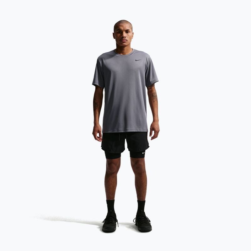 Pánske tréningové tričko Nike Dri-FIT Training T-Shirt smoke grey/black 2