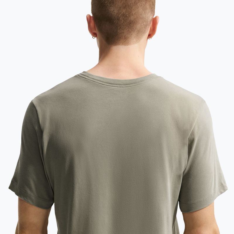 Pánske bežecké tričko Nike Dri-Fit Running silver sage/spruce fog 4