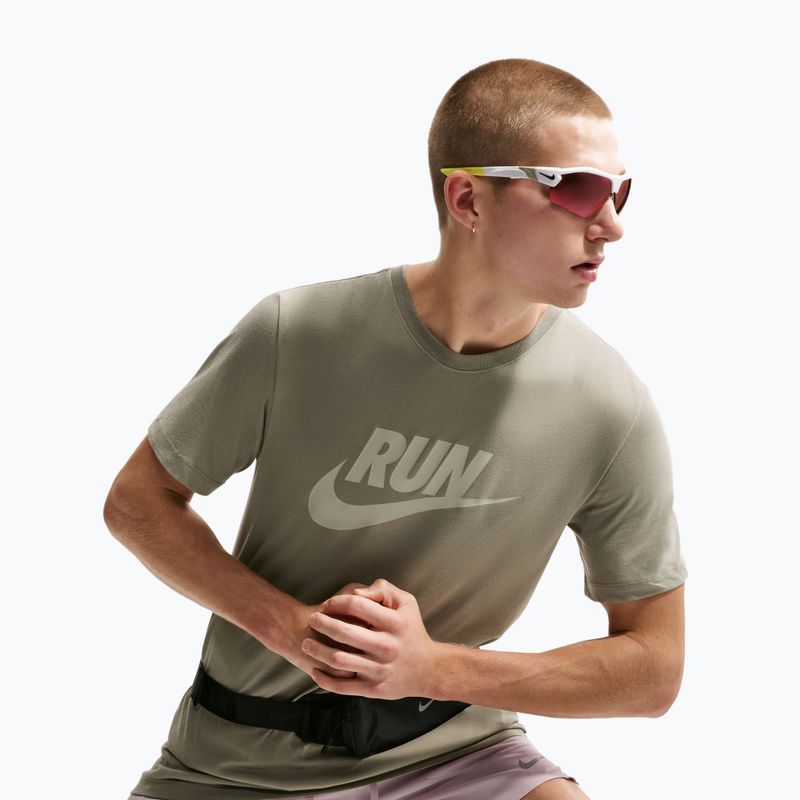 Pánske bežecké tričko Nike Dri-Fit Running silver sage/spruce fog 6