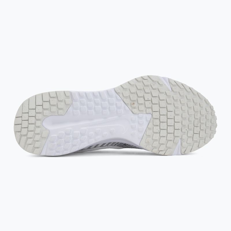 Pánske bežecké topánky Nike Run Defy summit white/white/black/metallic silver 4