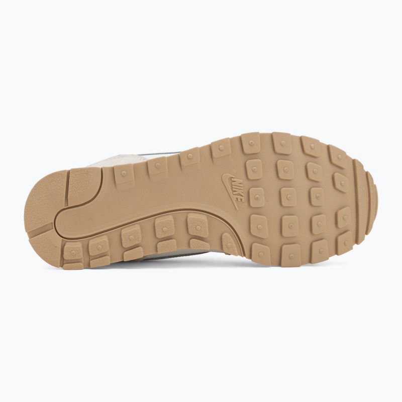 Dámske topánky Nike MD Runner 2 SE coconut milk/black/linen/sail 4