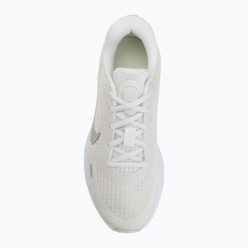 Dámske bežecké topánky Nike Journey Run summit white/metallic silver 5