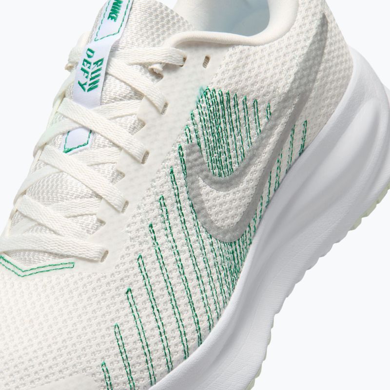 Dámske bežecké topánky Nike Run Defy summit white/white/metallic silver 3