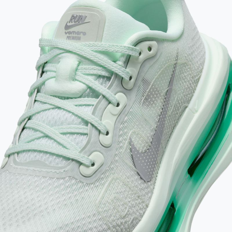 Dámske bežecké topánky Nike Vomero Premium barely green/metallic silver 3