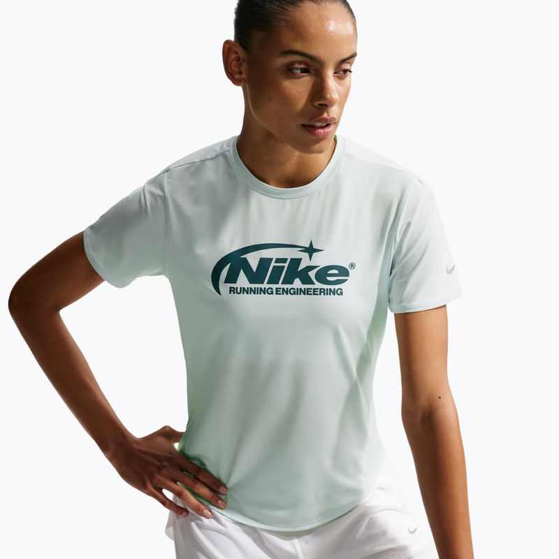 Dámske bežecké tričko Nike Swift Dri-Fit barely green 4