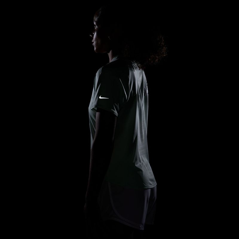 Dámske bežecké tričko Nike Swift Dri-Fit barely green 7