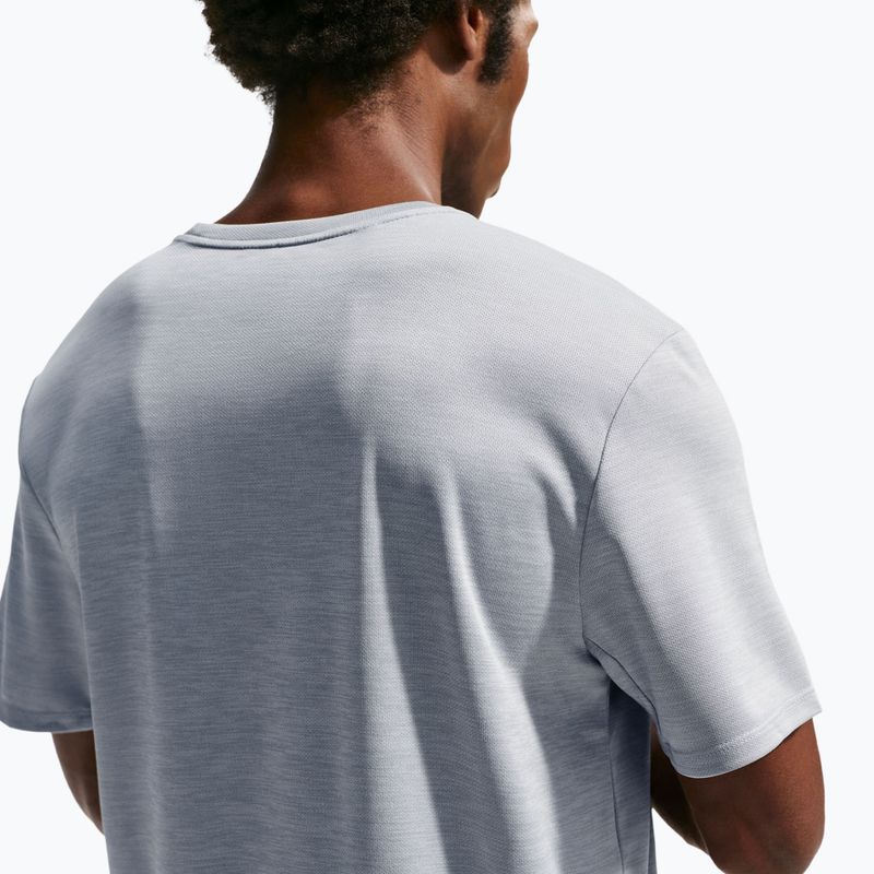 Pánske bežecké tričko Nike Miler Dri-Fit UV grey fog/particle grey 5