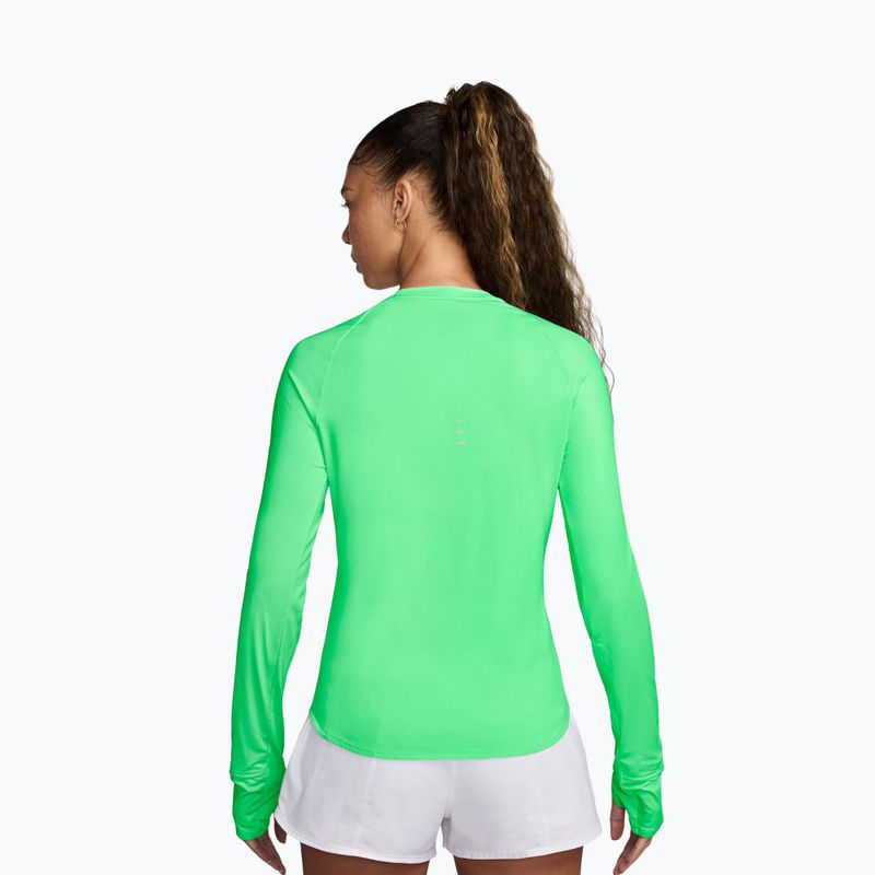 Dámske bežecké tričko longsleeve Nike Swift Dri-FIT UV illusion green 2