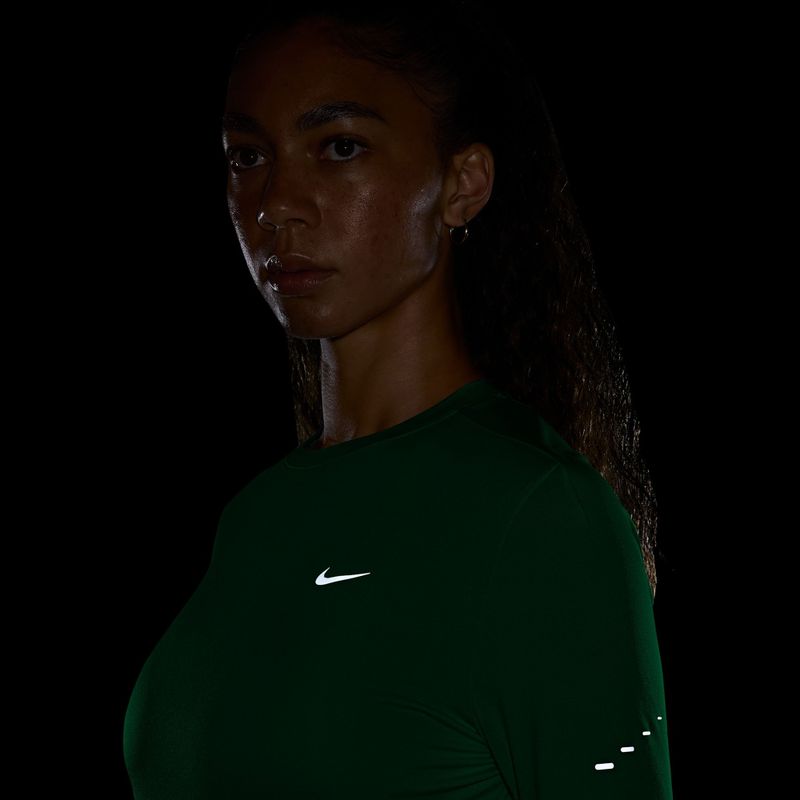 Dámske bežecké tričko longsleeve Nike Swift Dri-FIT UV illusion green 4