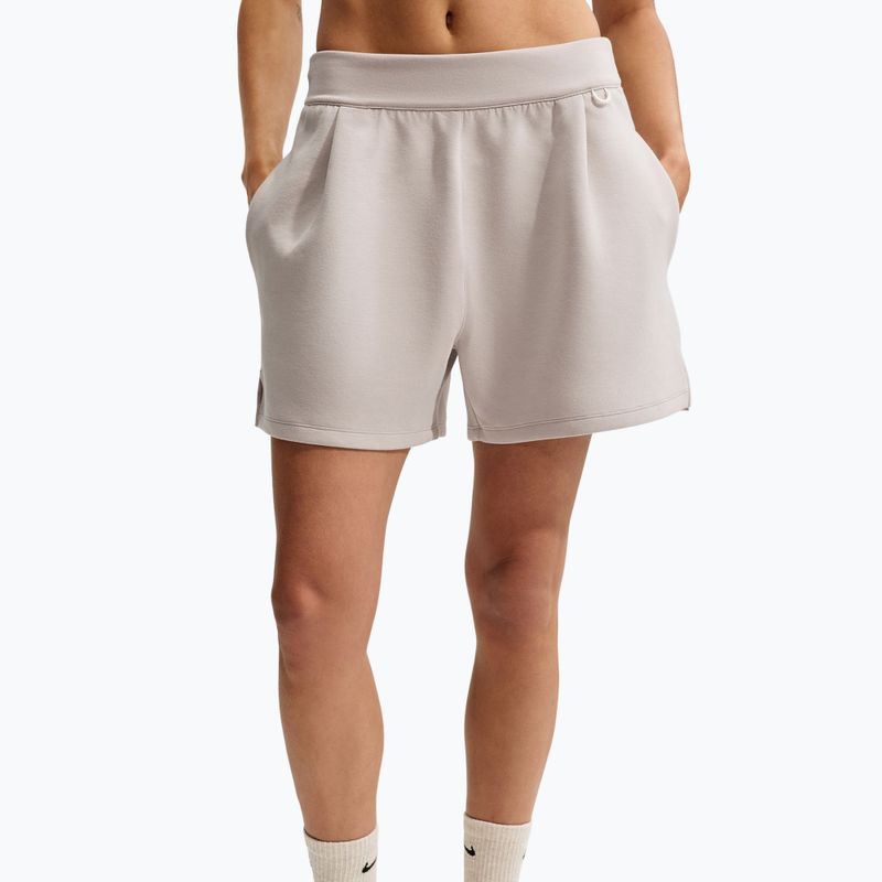 Dámske tréningové šortky Nike 24.7 ImpossiblySoft cream Ii/cream Ii/college grey