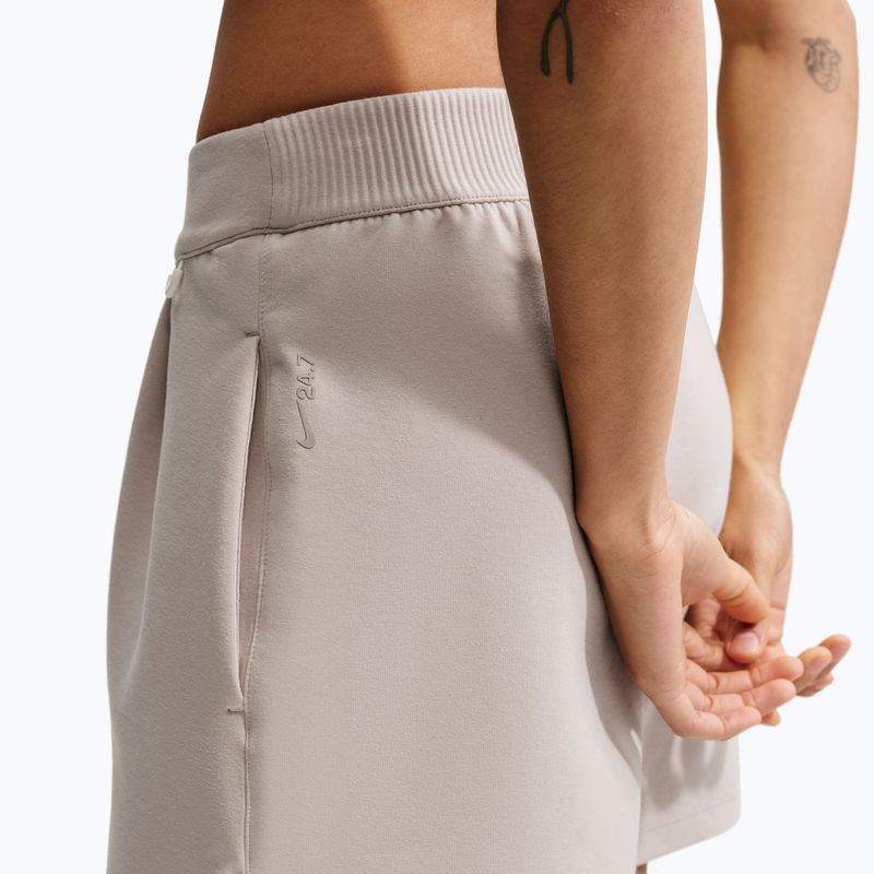 Dámske tréningové šortky Nike 24.7 ImpossiblySoft cream Ii/cream Ii/college grey 4