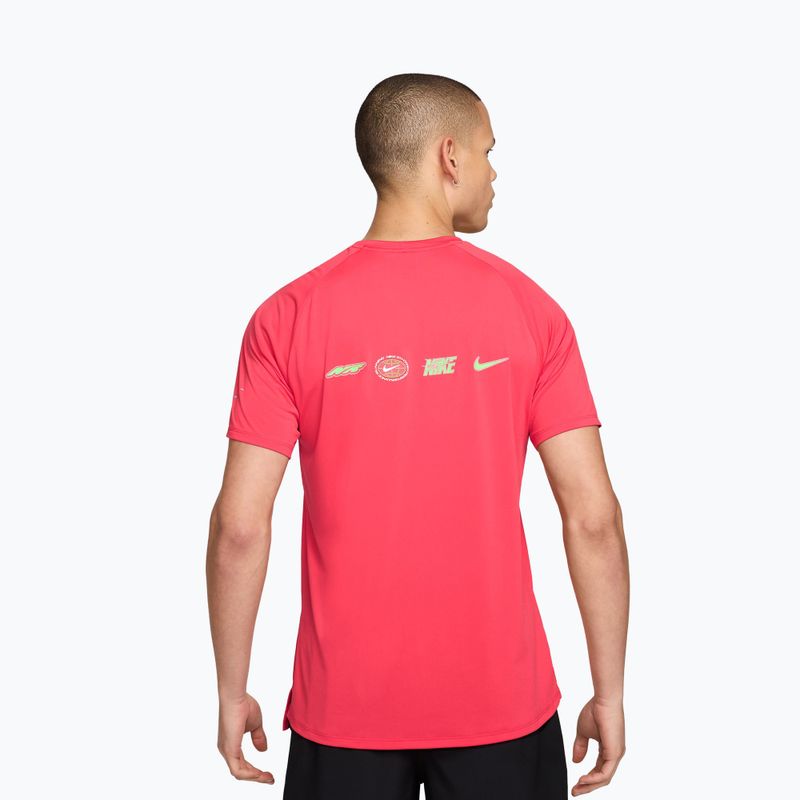 Pánske bežecké tričko Nike Stride fusion red 2