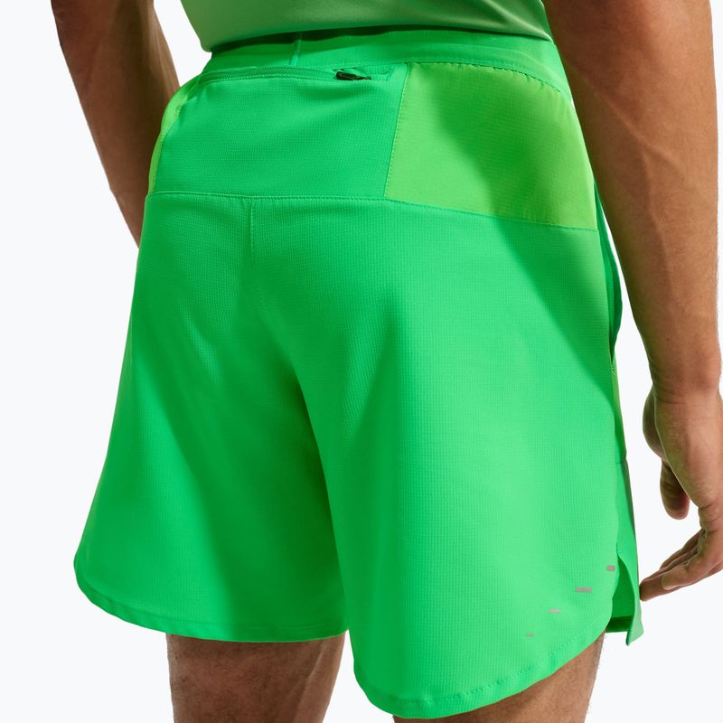 Pánske šortky Nike Stride Dri-Fit s podšívkou 5" zelená iskra 6