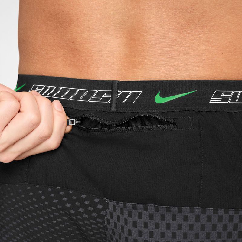 Pánske bežecké šortky Nike Stride black 4