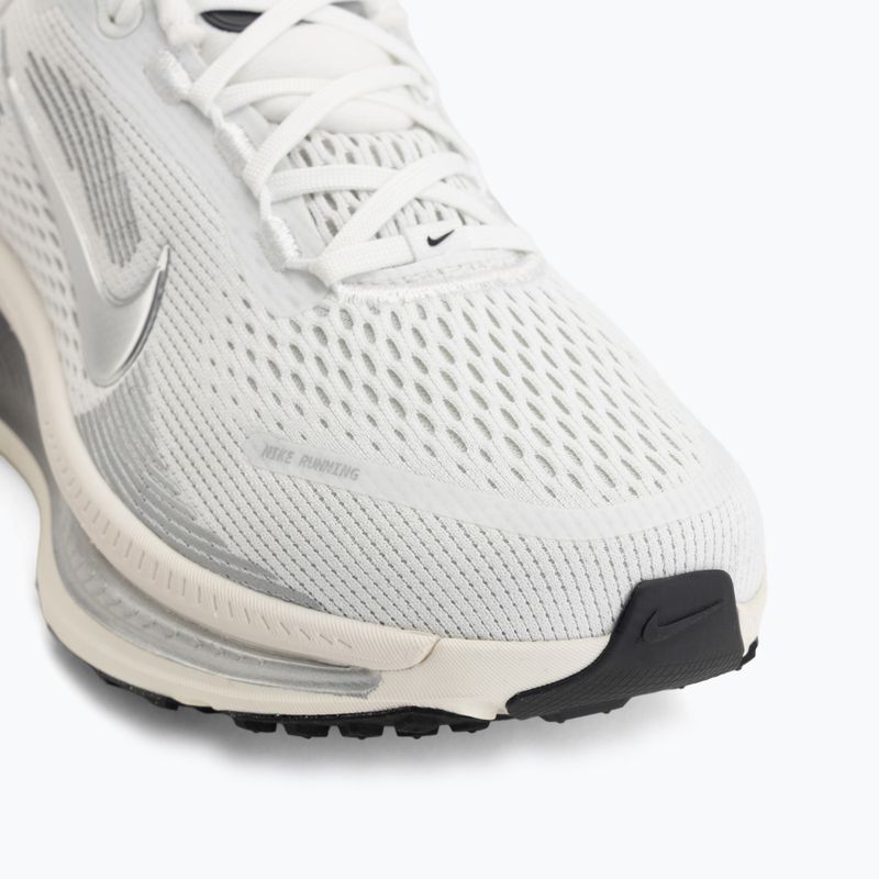 Dámske bežecké topánky Nike Vomero 18 summit white/sail/metallic silver 7