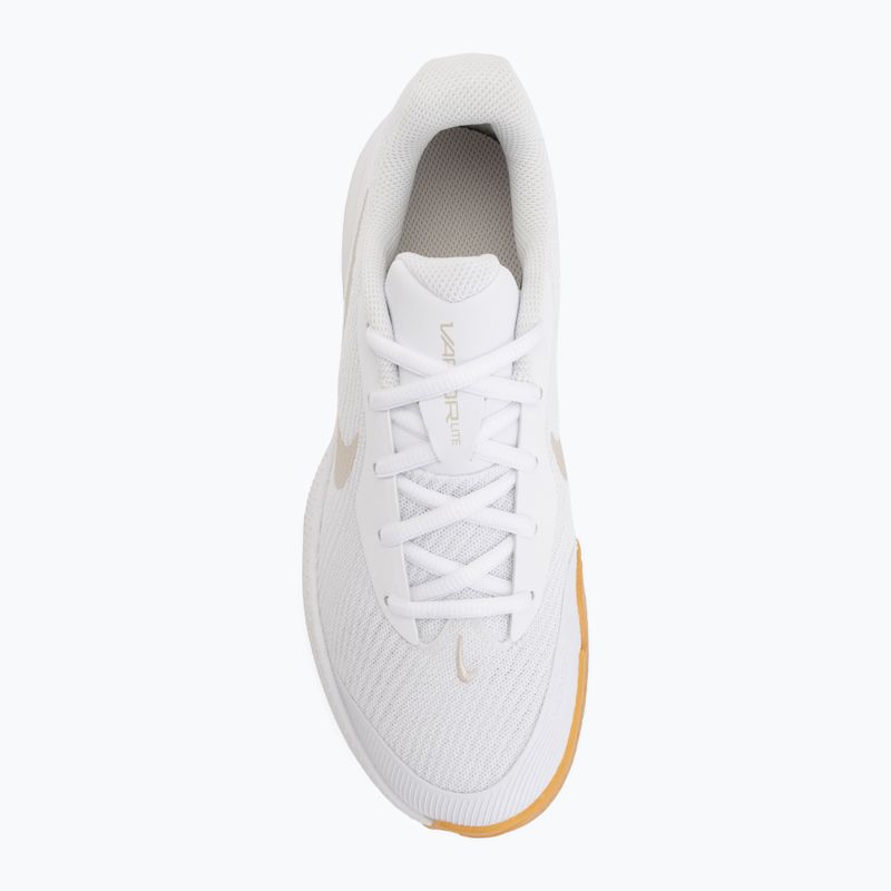 Dámske tenisové topánky Nike Vapor Lite 3 White/Summit White/Light Orewood Brown 5