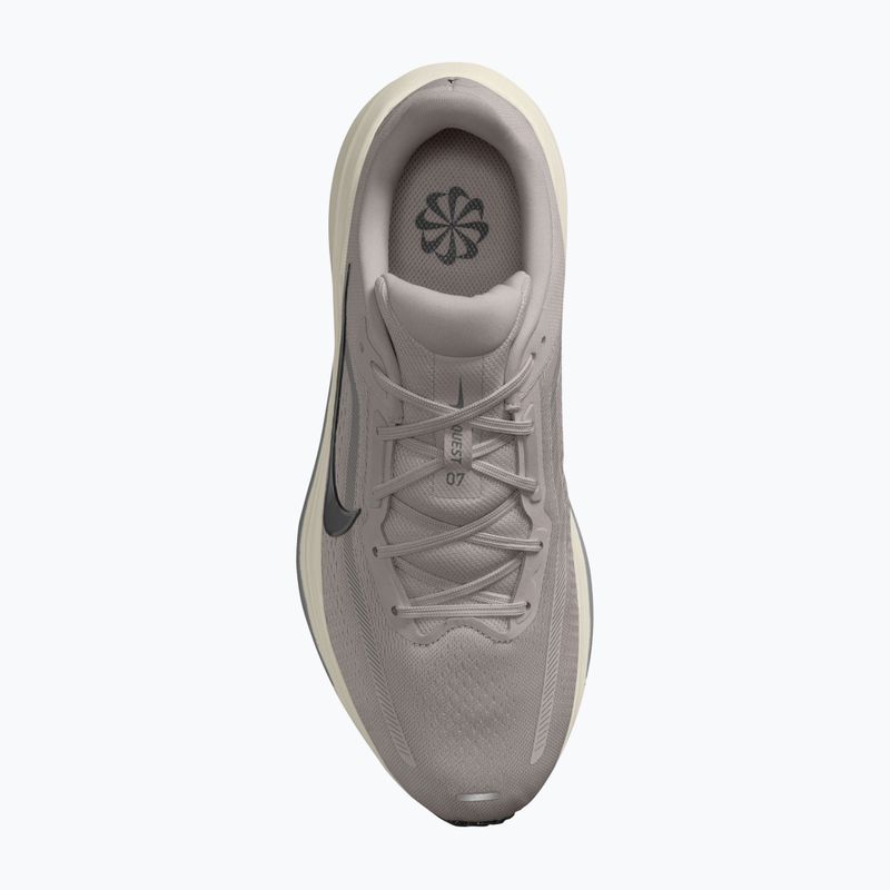 Pánske bežecké topánky Nike Quest 7 light iron ore/light bone/flat pewter/black 4