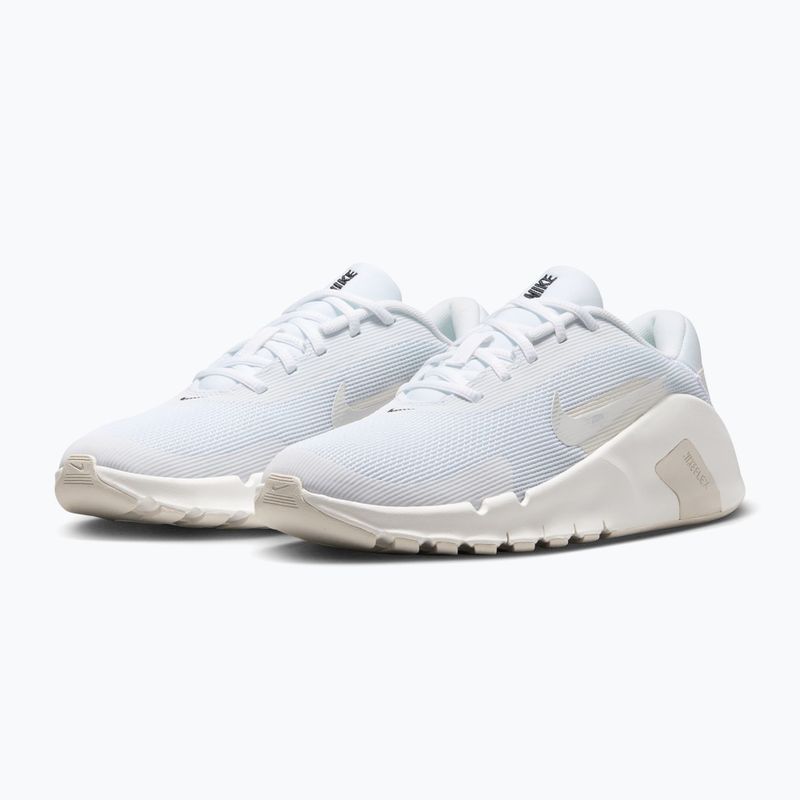 Dámske tréningové topánky Nike Flex Train white/sail/phantom/ metallic silver 3